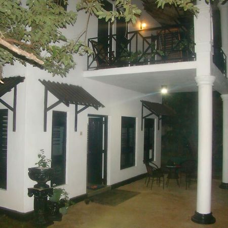 Hotel Sisilthera Anuradhapura Εξωτερικό φωτογραφία